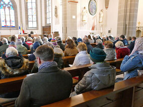 Allerseelen mit Segnung der Gräber auf dem Friedhof in Naumburg (© Karl-Franz Thiede)